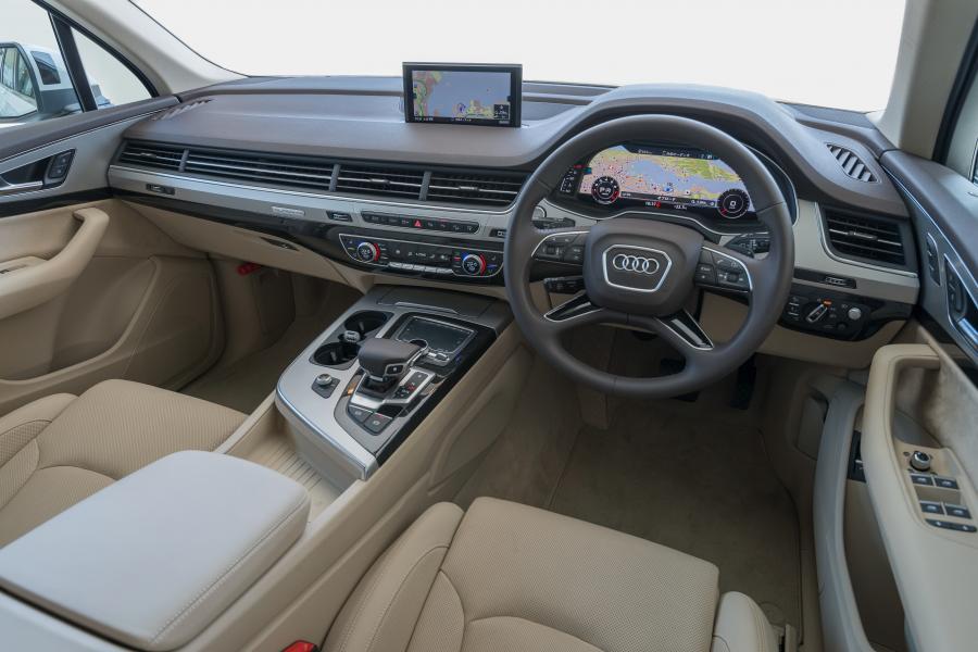 Интерьер Audi Q7 2.0 TFSI Quattro (4M) 2016 года  (JP) (фото 8 из 8)